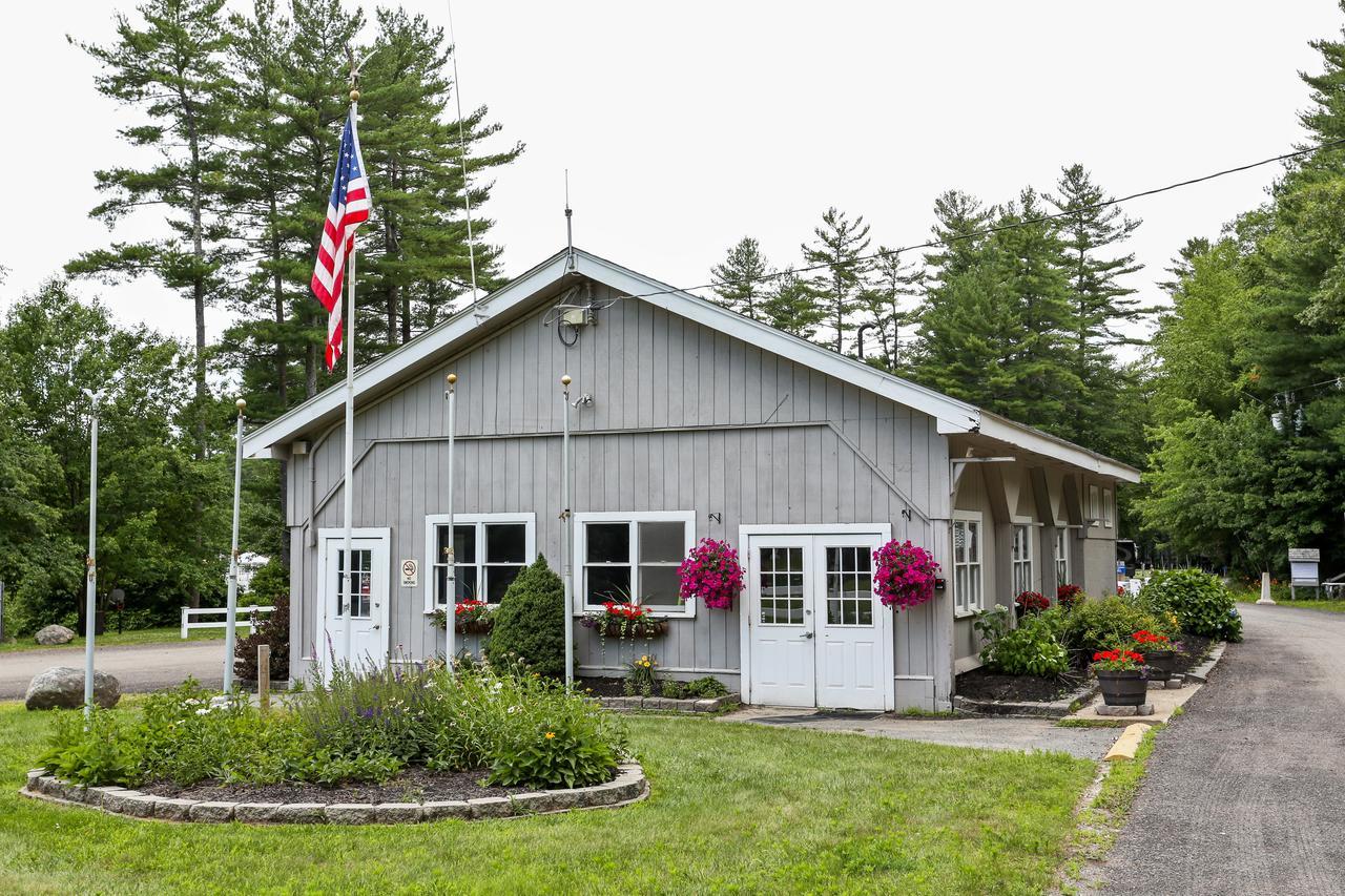 Tuxbury Pond Camping Resort Tiny House Murphy South Hampton Extérieur photo