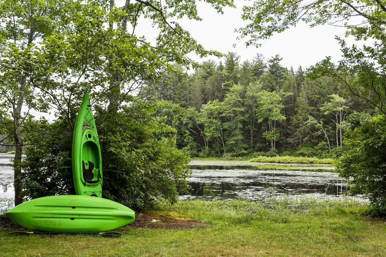 Tuxbury Pond Camping Resort Tiny House Murphy South Hampton Extérieur photo